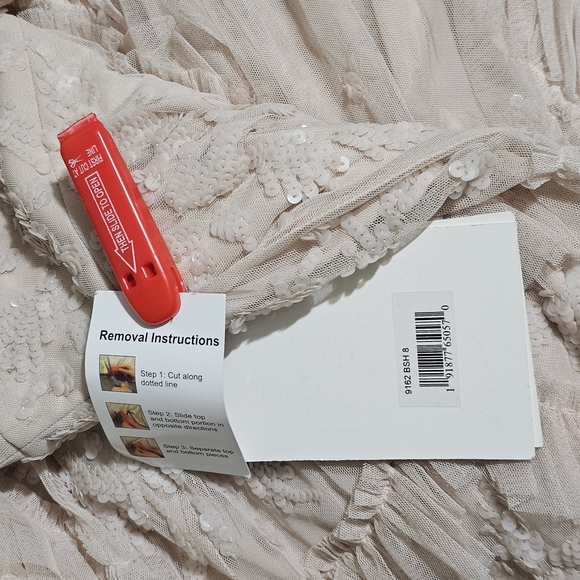 MAC DUGGAL SEQUINED SCALLOP RUFFLE TIERED V NECK GOWN size 8 - Picture 6 of 8